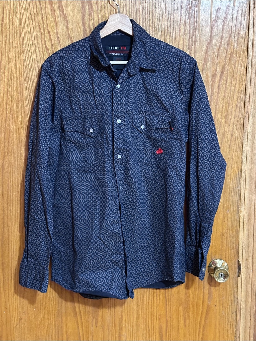 Forge FR Men med Geo Print Flame Resistant Long Sleeve Pearl Snap Western Shirt